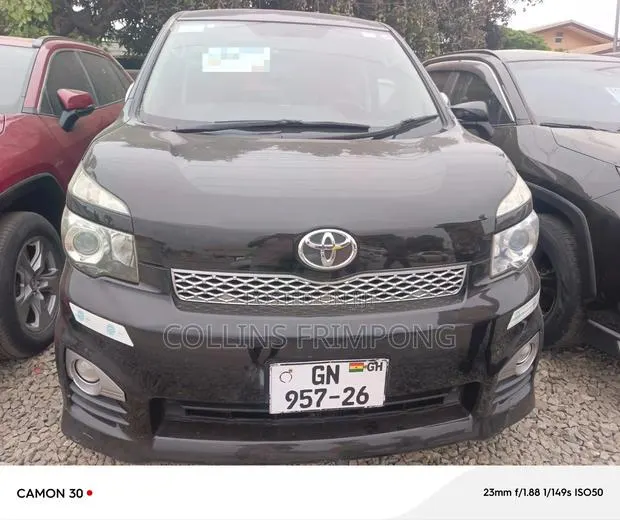 Toyota Voxy 2013 Black · Photo 1