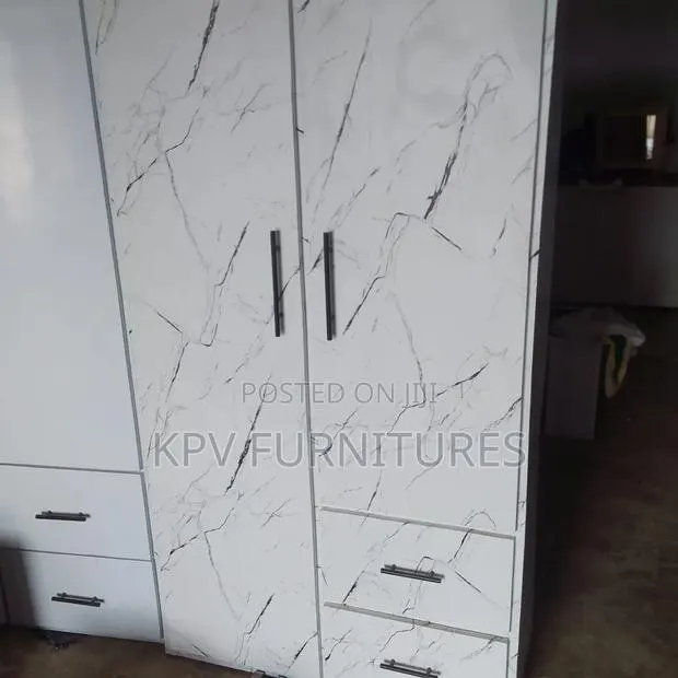 2in1 Wardrobe · Photo 1