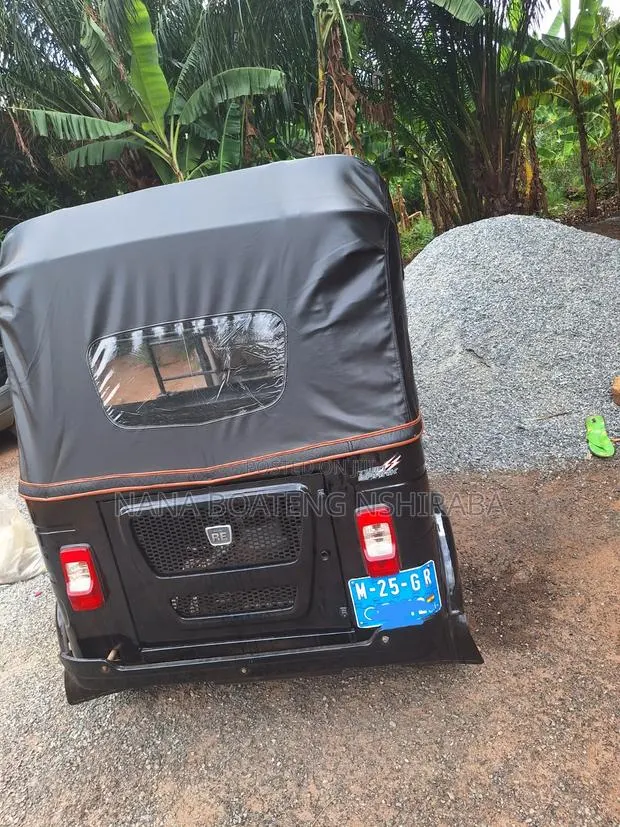 Bajaj RE 2025 Black · Photo 1