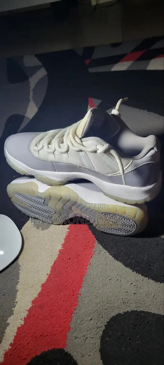 Air Jordan 11 Retro · Photo 1