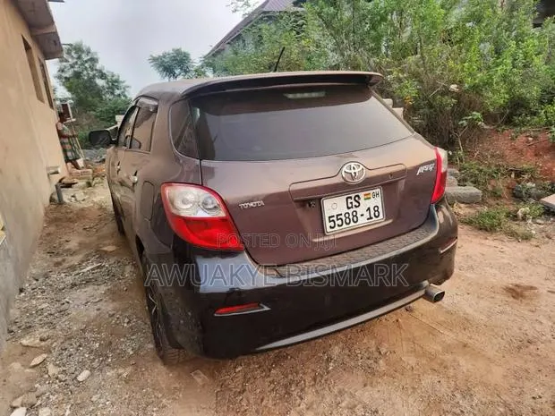Toyota Matrix Hatchback FWD (1.8L 4cyl 5M) 2010 Burgundy · Photo 1