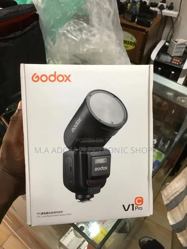 Godox V1 Pro: The Ultimate on-Camera Flash for Professionals · Photo 1