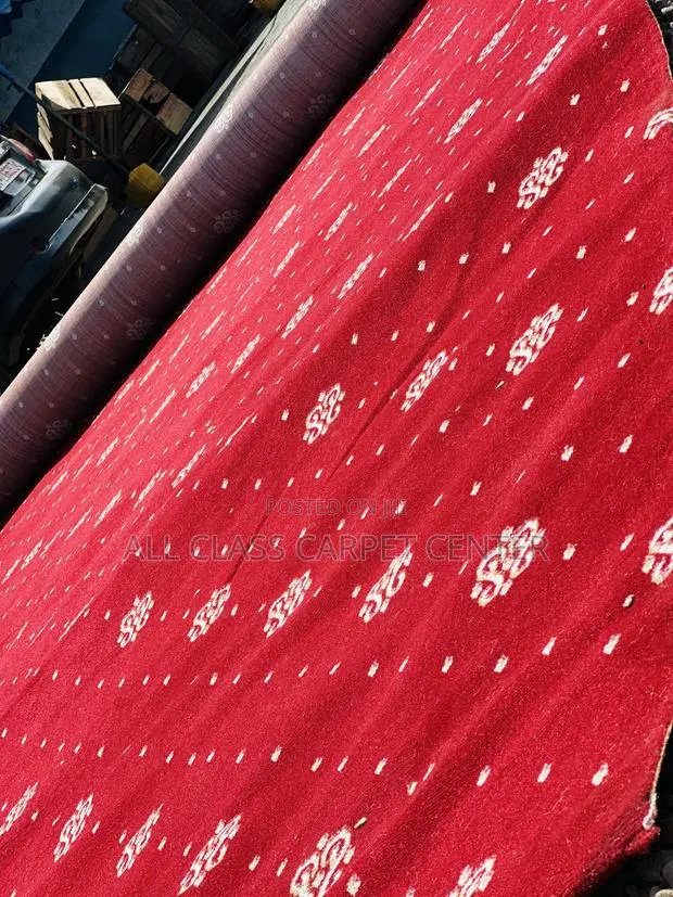 Red Gold Woolen Carpet · Photo 1