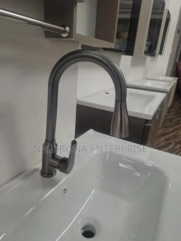 Arc Pull Out Kitchen Faucet / Tap · Photo 1