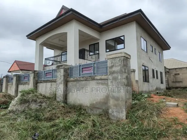 8bdrm House in Kenyasi Adwumam, Kumasi Metropolitan for sale · Photo 1