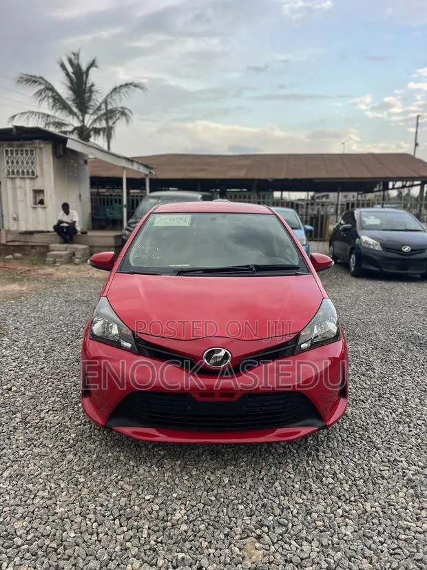 Toyota Vitz 1.3 AWD 3dr 2015 Red · Photo 1