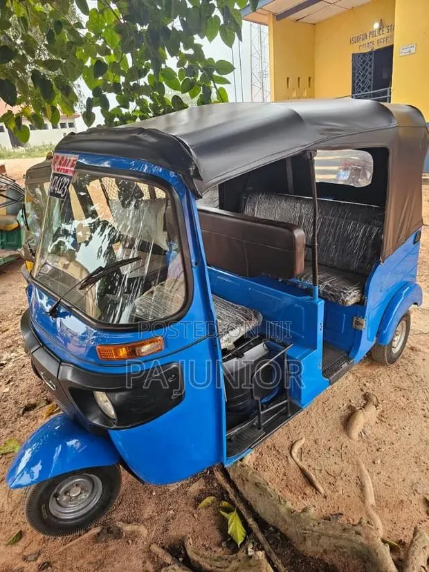 Bajaj 2025 Blue · Photo 1