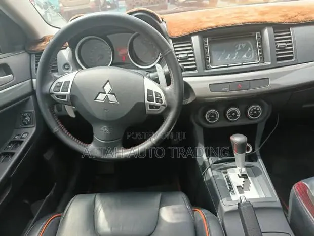 Mitsubishi Nativa 2010 White · Photo 1
