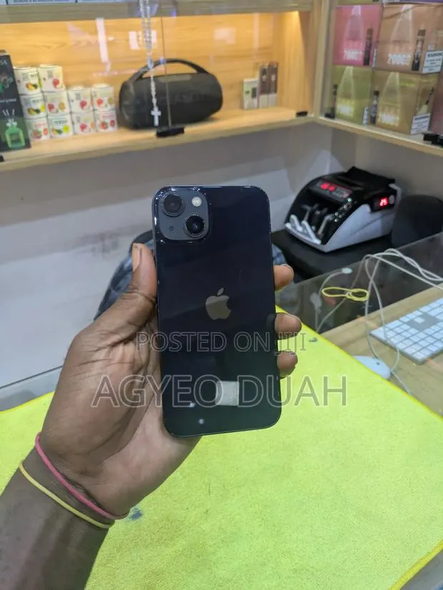 Apple iPhone 13 128 GB Black · Photo 1