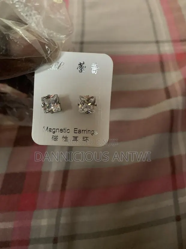 Magnetic Earrings Just Like Actual Piercings · Photo 1
