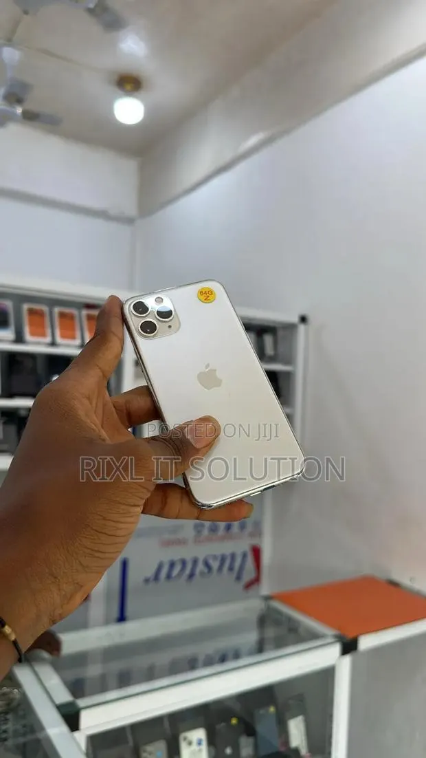 Apple iPhone 11 Pro 64 GB Silver · Photo 1