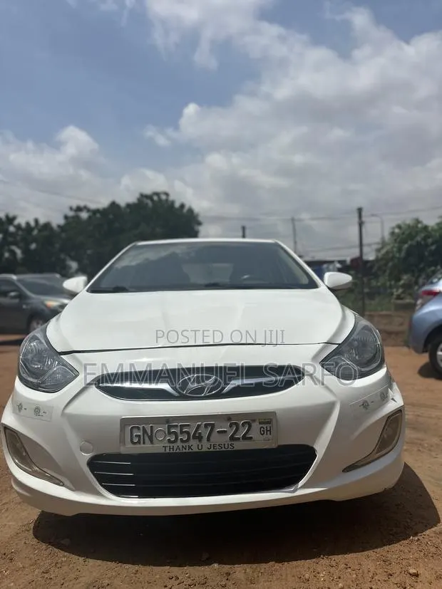 Hyundai Accent 2012 White · Photo 1