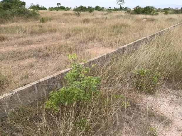 Title Land With Dwarf Wall - Appolonia · Photo 1