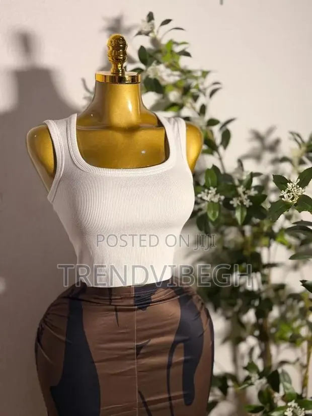White Ribbed Sleeveless Crop Top · Photo 1