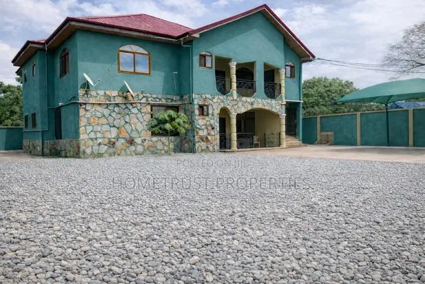 6bdrm Duplex in Pokuase Amanfrom for sale · Photo 1