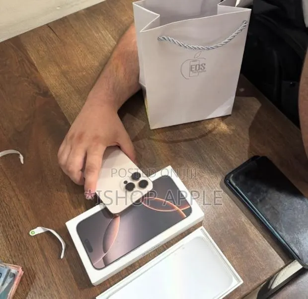 Apple iPhone 16 Pro Max 256 GB Rose Gold · Photo 1