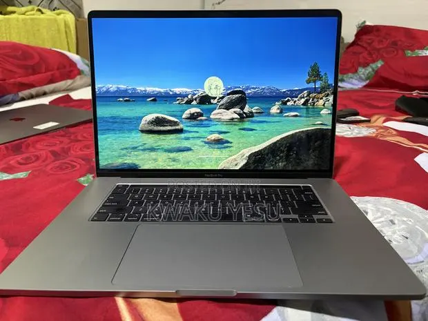 Laptop Apple MacBook Pro 2019 32GB Intel Core i9 SSHD (Hybrid) 1T · Photo 1