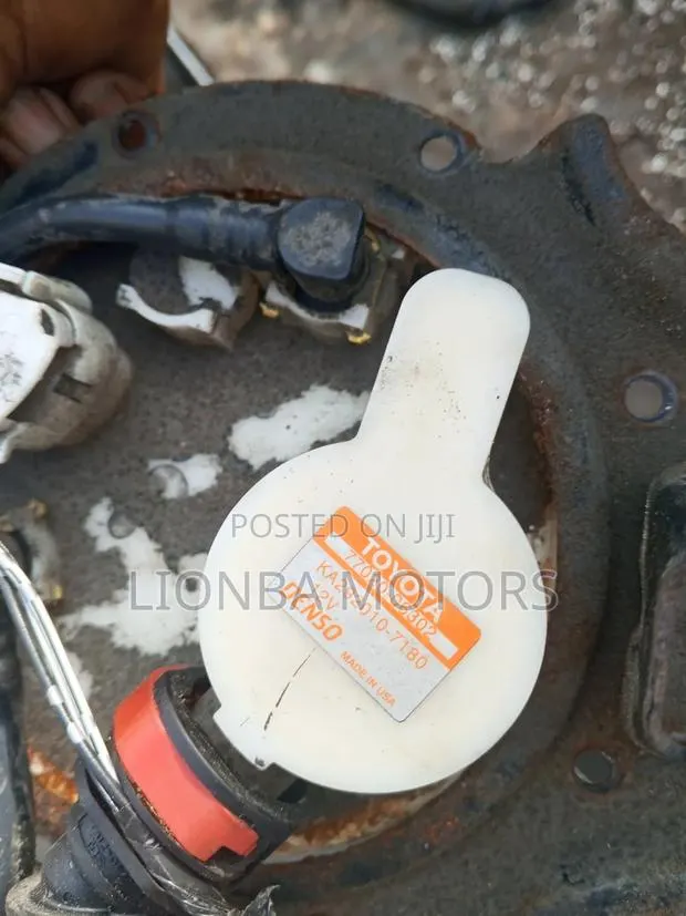 2013 Toyota Camry Hybrid Fuel Tank · Photo 1