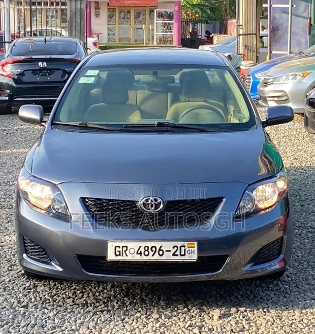Toyota Corolla LE 4dr Sedan (1.8L 4cyl 4A) 2010 Gray · Photo 1