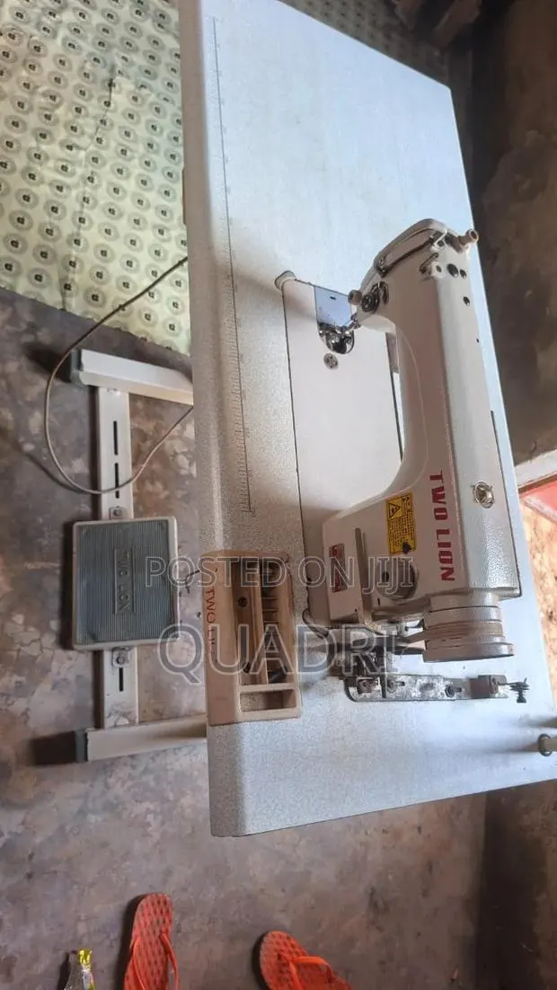 Sewing Machine · Photo 1
