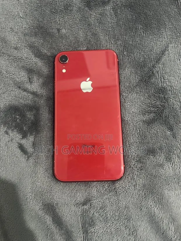 Apple iPhone XR 64 GB Red · Photo 1