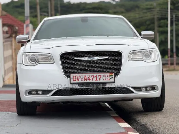 Chrysler 300C Base AWD 2016 Off white · Photo 1