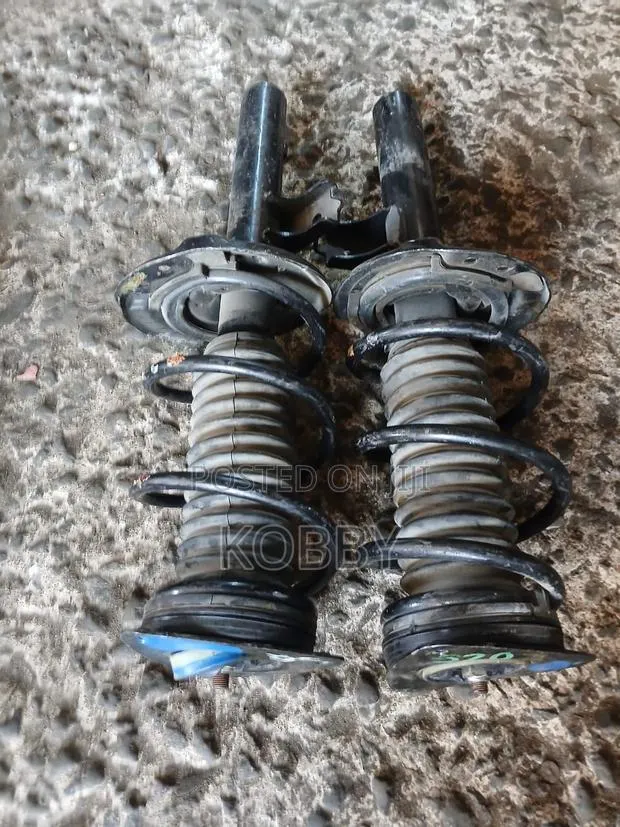 Rogue 2020-2021,2022,2023,2024,2025 Front Shocks Korea/Japan Used · Photo 1