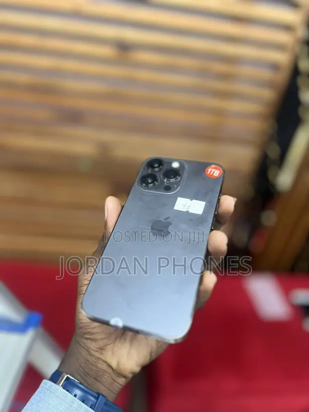 Apple iPhone 13 Pro 1 TB Blue · Photo 1