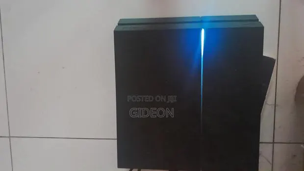 PlayStation 4 · Photo 1