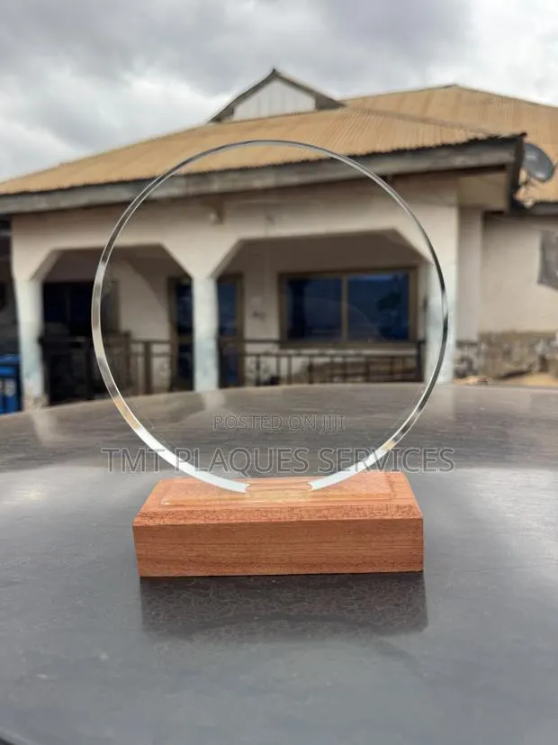 Round Hot Crystal Plaque · Photo 1