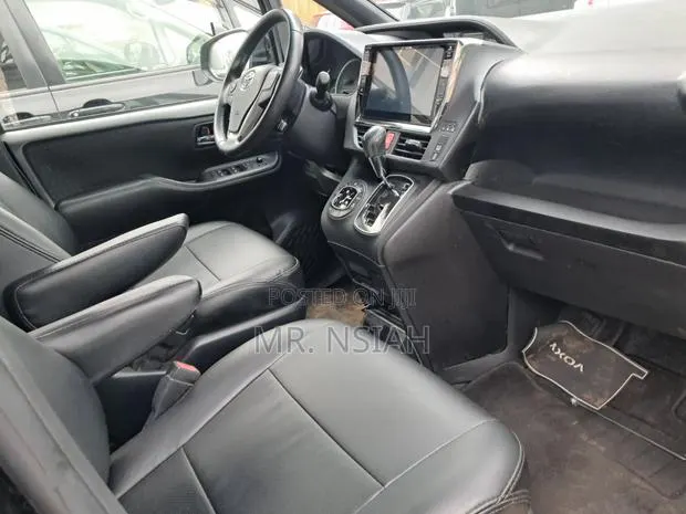 Toyota Voxy 2015 Black · Photo 1