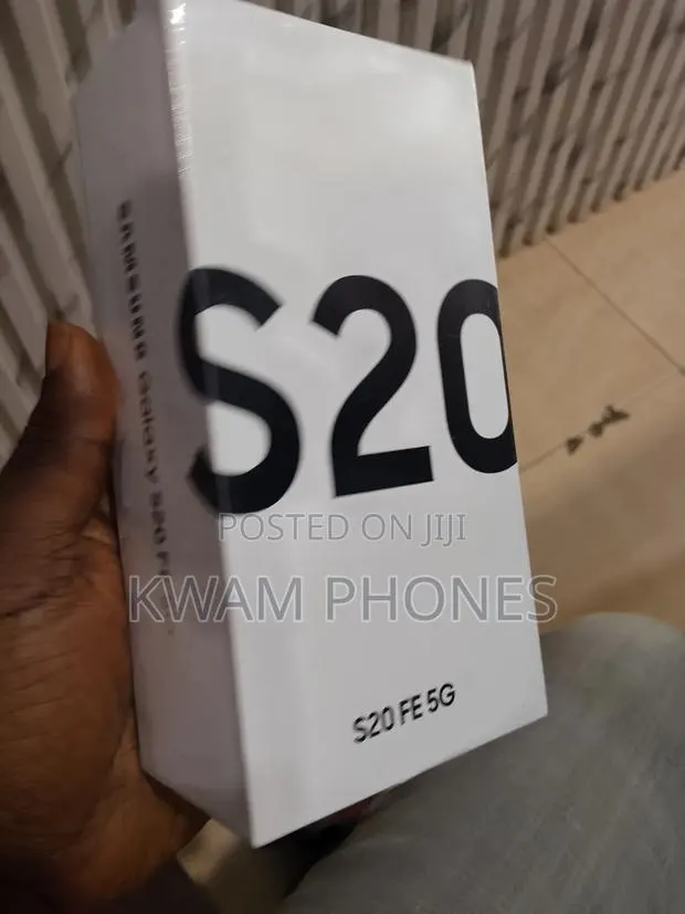 New Samsung Galaxy S20 FE 5G 128 GB Black · Photo 1