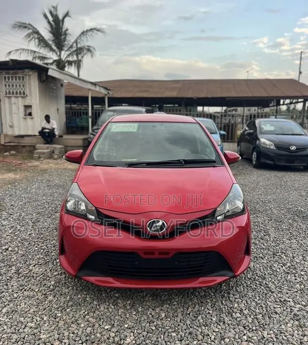 Toyota Vitz 2015 Red · Photo 1