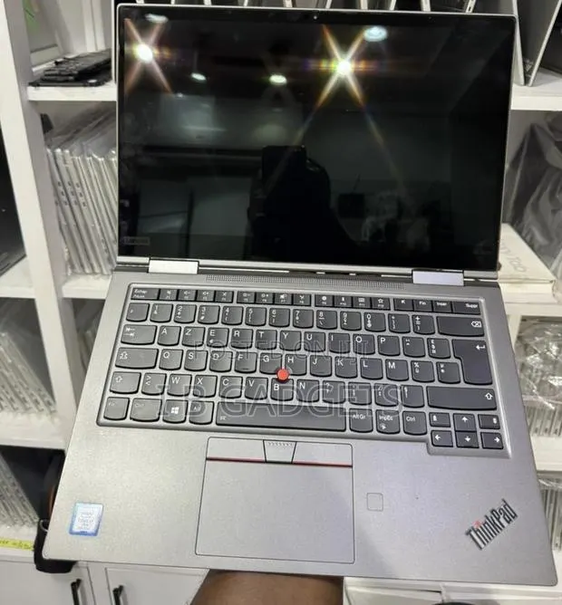 Laptop Lenovo ThinkPad Yoga 370 16GB Intel Core i7 SSD 512GB · Photo 1
