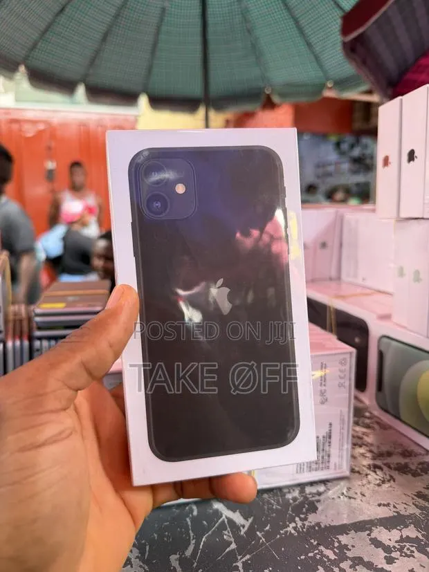New Apple iPhone 11 64 GB Black · Photo 1