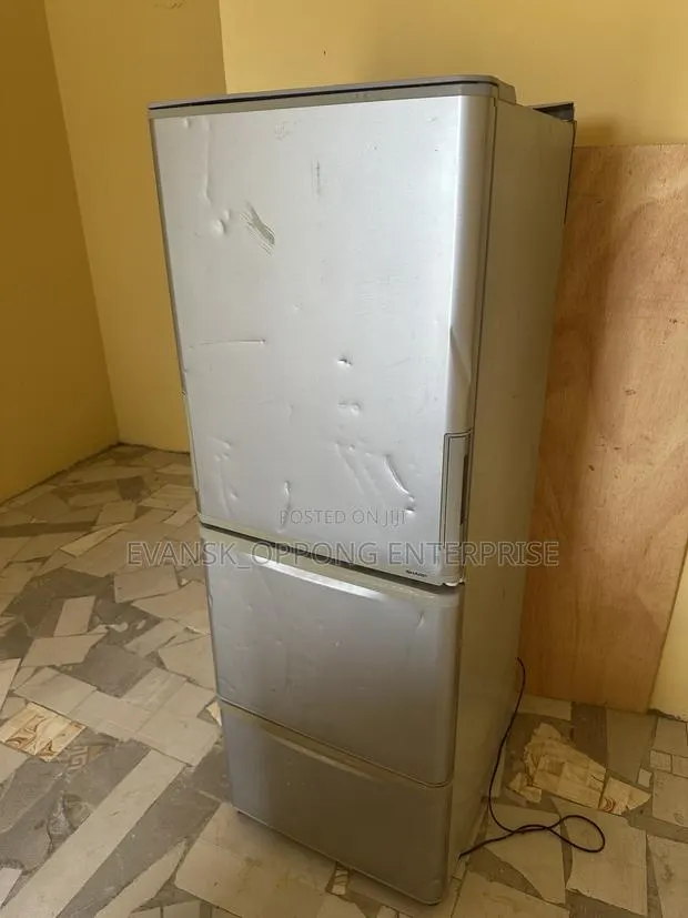 Sharp 350l Refrigerator · Photo 1