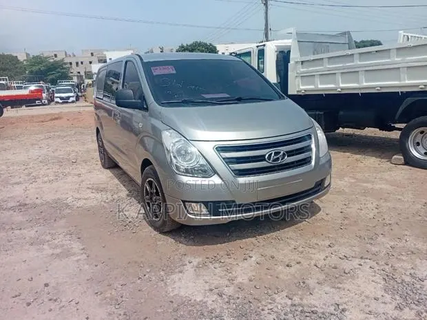 Hyundai Starex 2018 Grey · Photo 1