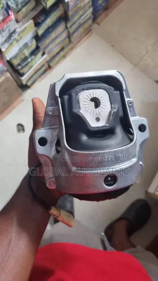 Engine Seat · Photo 1