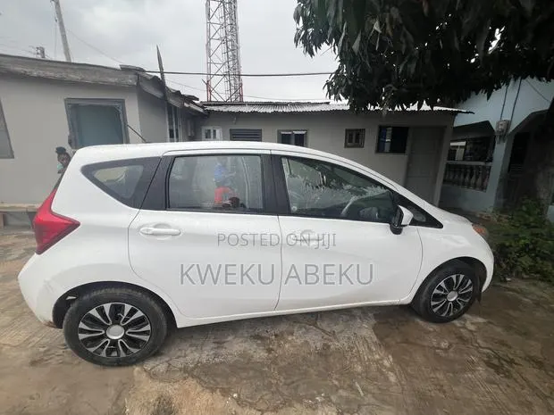 Nissan Versa 1.6 S+ 2016 White · Photo 1