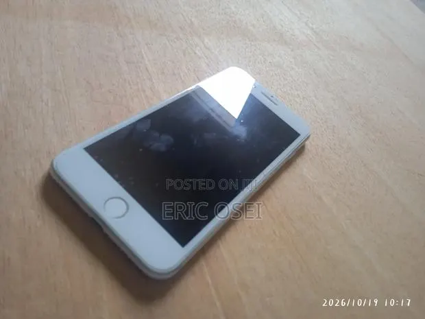 Apple iPhone 7 Plus 32 GB Silver · Photo 1