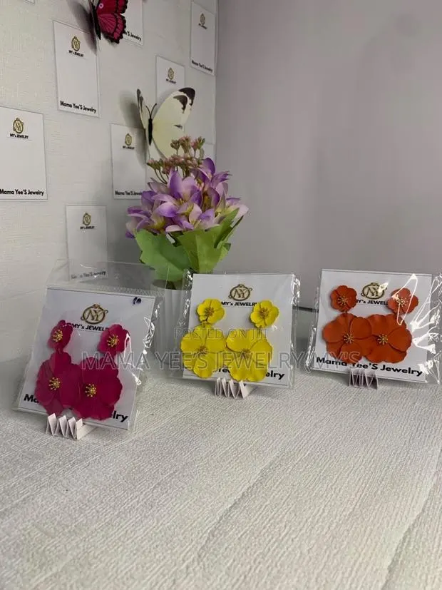 Floral Earrings · Photo 2