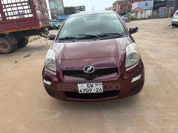 Toyota Vitz 2010 Burgundy · Photo 1