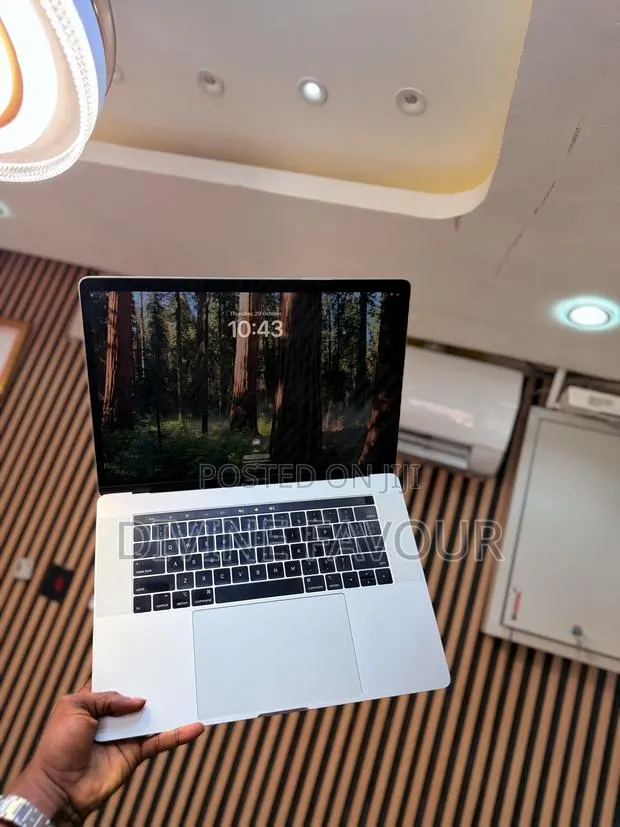 Laptop Apple MacBook Pro 2019 16GB Intel Core i9 SSD 512GB · Photo 1