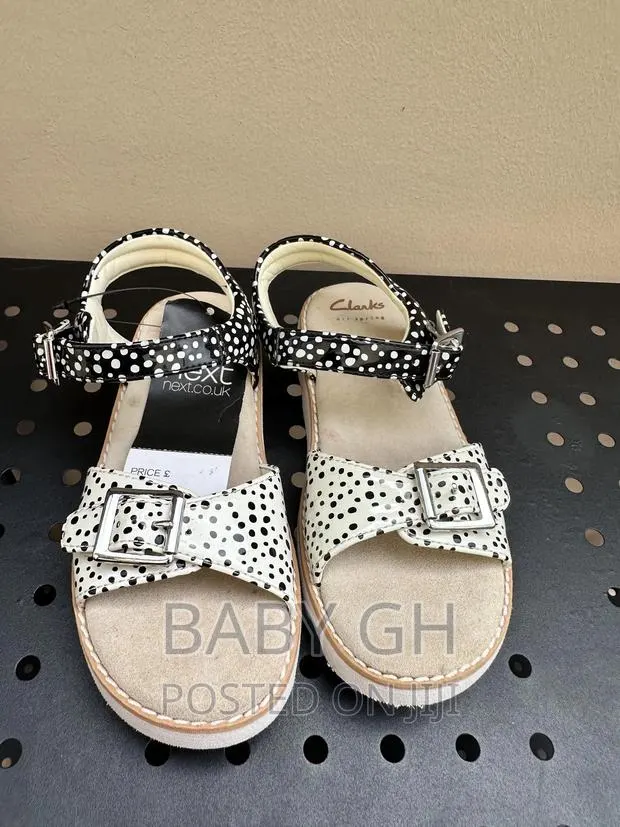 Black White Dotted Clark’S Sandals · Photo 2