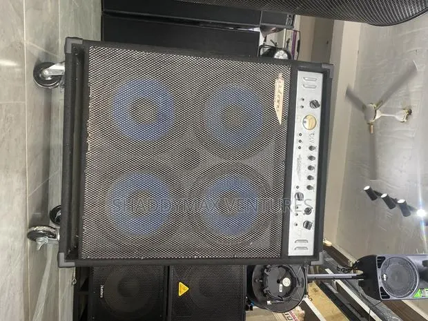 Ashdown Mag C410t-300 Bass Combo Head and Tail · Photo 1