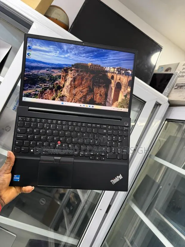 Laptop Lenovo ThinkPad E15 16GB Intel Core i5 SSD 512GB · Photo 1