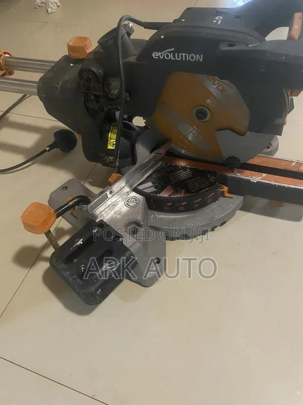 Evolution R210CMS: Compound Miter Saw (Laser) · Photo 1