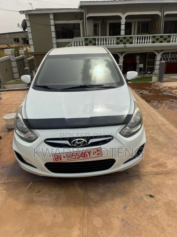 Hyundai Accent 2013 White · Photo 1