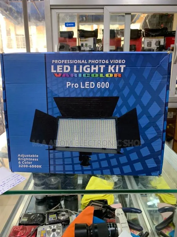 Brand New Pro Led 600 Phote Video Light Kit. · Photo 1