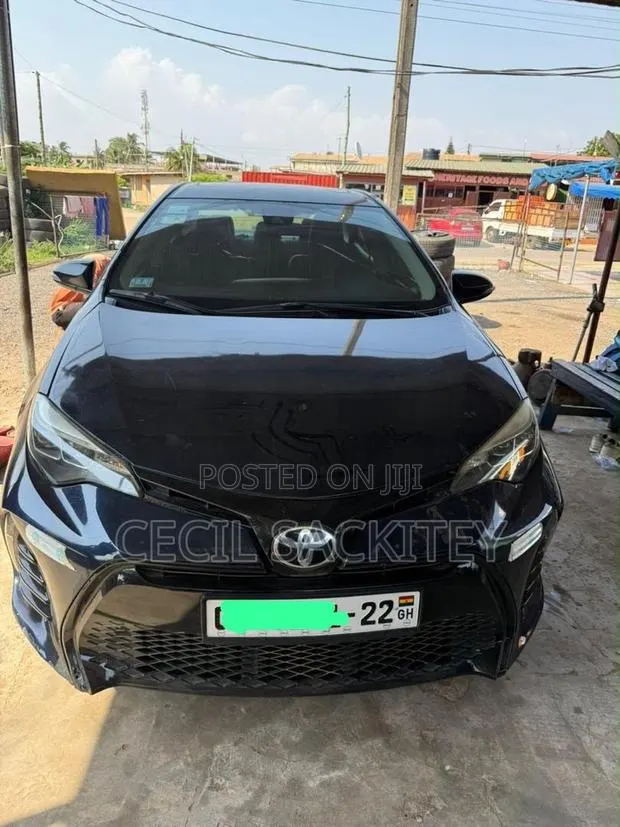 Toyota Corolla SE 4dr Sedan (1.8L 4cyl CVT) 2017 Black · Photo 1